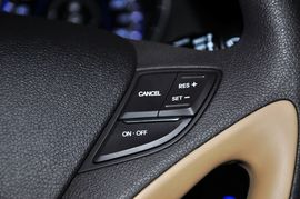 2011款北京现代索纳塔八2.0L