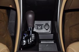 2011款北京现代索纳塔八2.0L