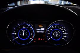 2011款北京现代索纳塔八2.0L