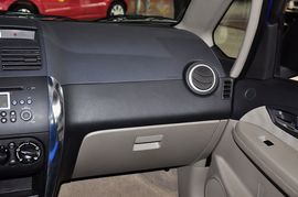 2011款铃木天语SX4两厢1.6L