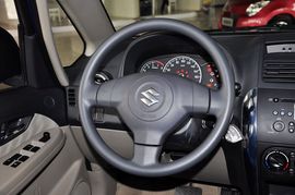 2011款铃木天语SX4两厢1.6L