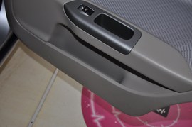 2011款长安CX30三厢