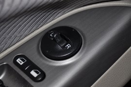 2011款长安CX30三厢