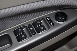 2011款长安CX30三厢