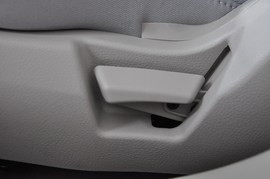 2011款长安CX30三厢