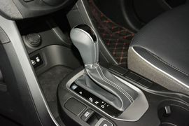 2016款现代全新胜达2.0T自动两驱智能型
