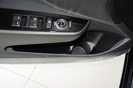 2016款现代名图1.8L自动尊贵型