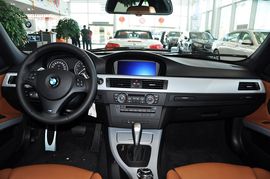 2011款宝马325i