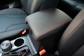 2017款哈弗H6蓝标运动版1.5T自动两驱豪华型