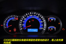 2011款长安CX30三厢