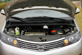 2010款比亚迪M6试驾
