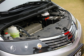2010款比亚迪M6试驾