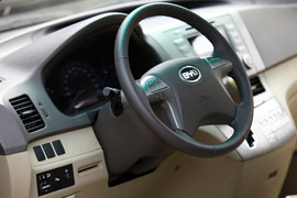 2010款比亚迪M6试驾