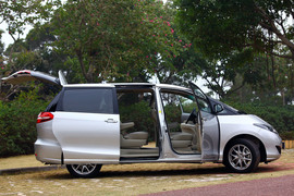 2010款比亚迪M6试驾