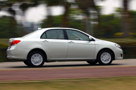 2010款比亚迪L3试驾