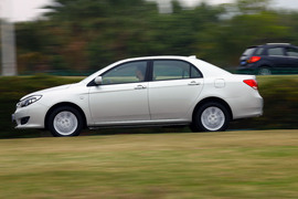 2010款比亚迪L3试驾