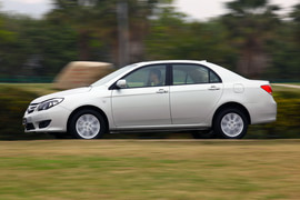 2010款比亚迪L3试驾