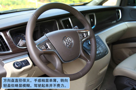 2011款别克GL8豪华商务车三亚试驾
