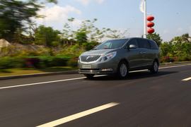 2011款别克GL8豪华商务车三亚试驾