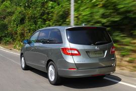 2011款别克GL8豪华商务车三亚试驾