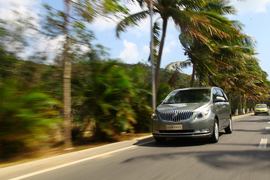 2011款别克GL8豪华商务车三亚试驾