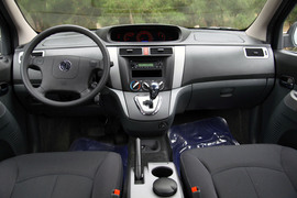 2011款东风风行景逸1.5L