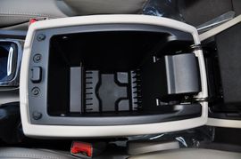 2011款长安福特蒙迪欧致胜GTDi200时尚型