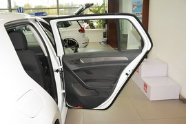 2016款大众高尔夫1.6L自动时尚型