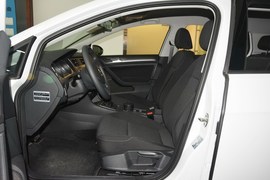 2016款大众高尔夫1.6L自动时尚型
