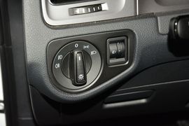 2016款大众高尔夫1.6L自动时尚型