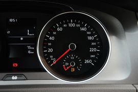 2016款大众高尔夫1.6L自动时尚型