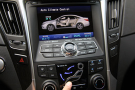 2011款索纳塔八试驾