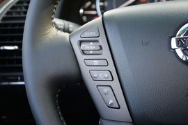 2017款日产途乐5.6L标准型