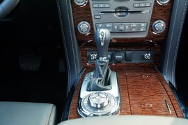 2017款日产途乐5.6L标准型