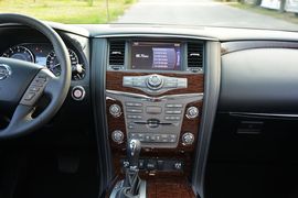 2017款日产途乐5.6L标准型