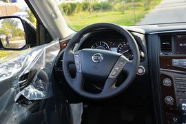 2017款日产途乐5.6L标准型