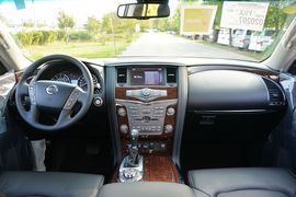 2017款日产途乐5.6L标准型