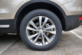 2016款吉利博越2.0L手动两驱智尚型