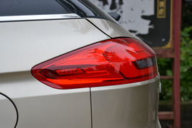 2016款吉利博越2.0L手动两驱智尚型