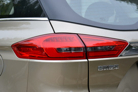 2016款吉利博越2.0L手动两驱智尚型