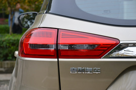 2016款吉利博越2.0L手动两驱智尚型