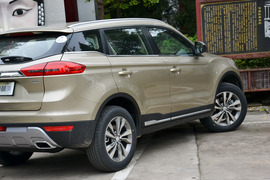 2016款吉利博越2.0L手动两驱智尚型