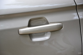 2016款吉利博越2.0L手动两驱智尚型