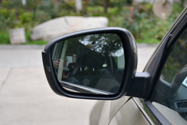 2016款吉利博越2.0L手动两驱智尚型