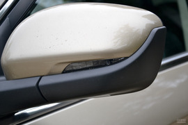 2016款吉利博越2.0L手动两驱智尚型