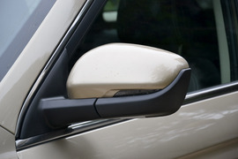 2016款吉利博越2.0L手动两驱智尚型