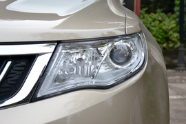 2016款吉利博越2.0L手动两驱智尚型