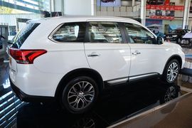 2016款三菱欧蓝德