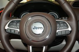   2016款Jeep自由侠 1.4T自动劲能版+