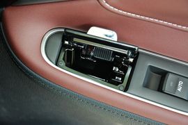 2017款丰田皇冠2.0T运动版